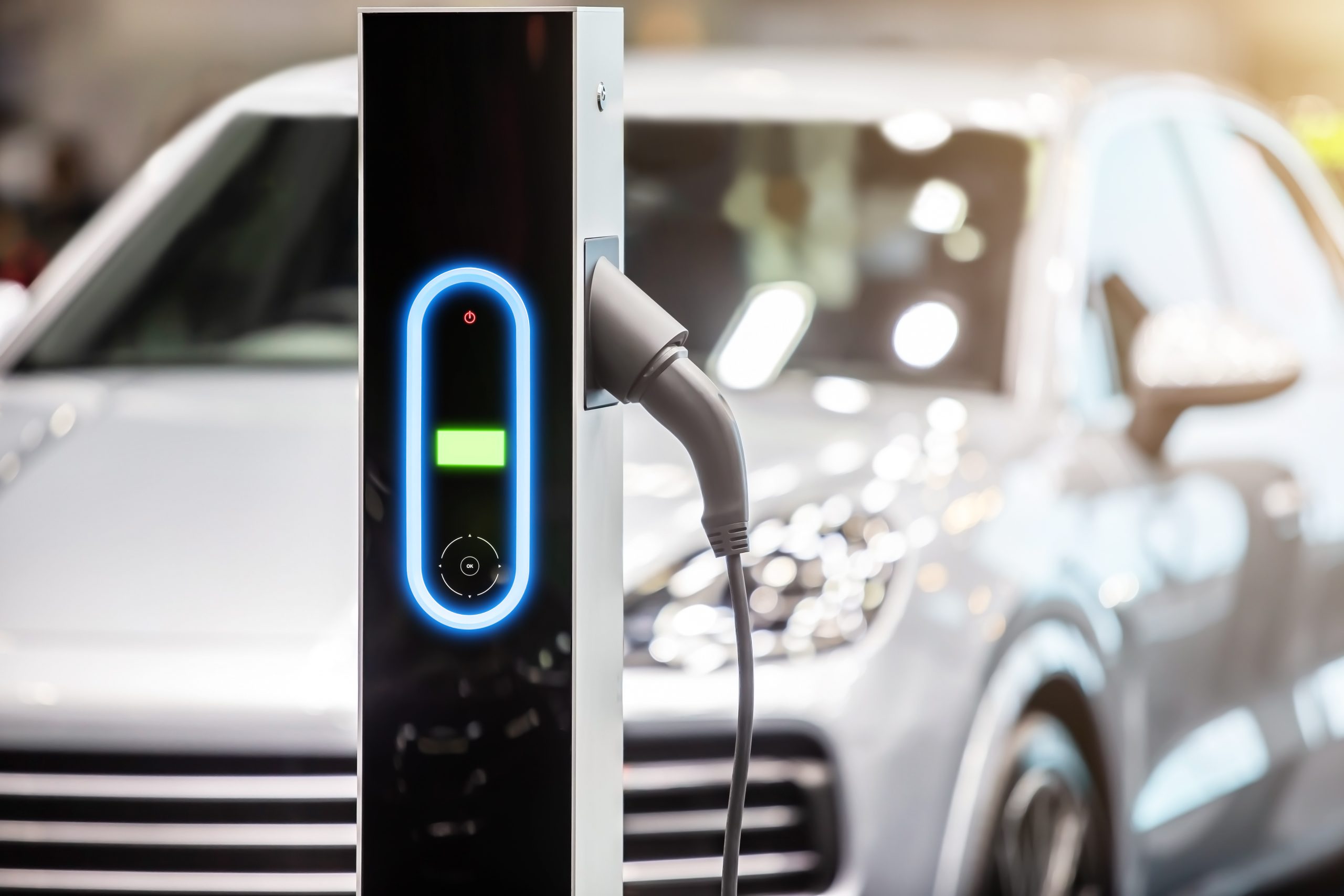 Punto de recarga para coche eléctrico en un garaje comunitario